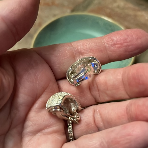 Carolee Vintage Sparkly Crystal Silver Cuff Style Clip on Earrings - Picture 12 of 14